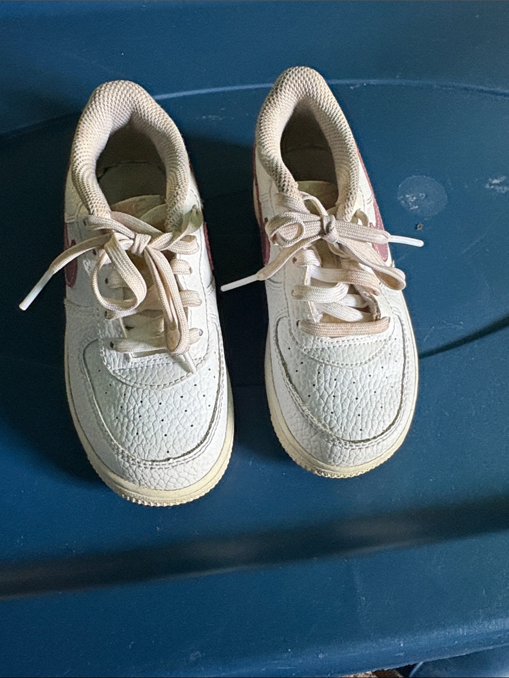 Nike Kids White and Pink Low-Top Sneakers